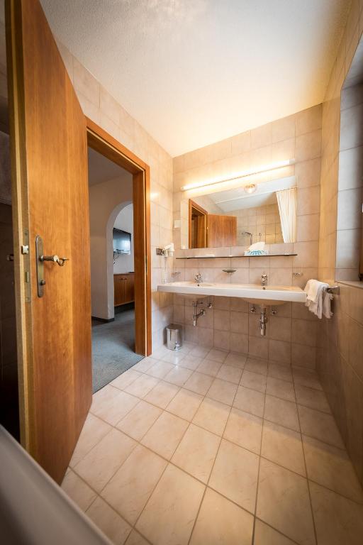 Gartenhotel Crystal - 11