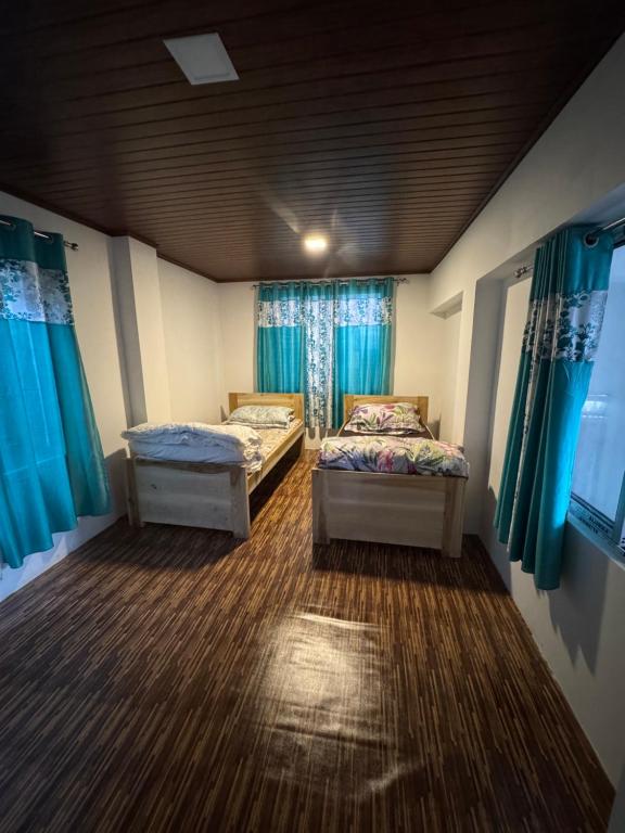 Ένα ή περισσότερα κρεβάτια σε δωμάτιο στο Sungava homestay
