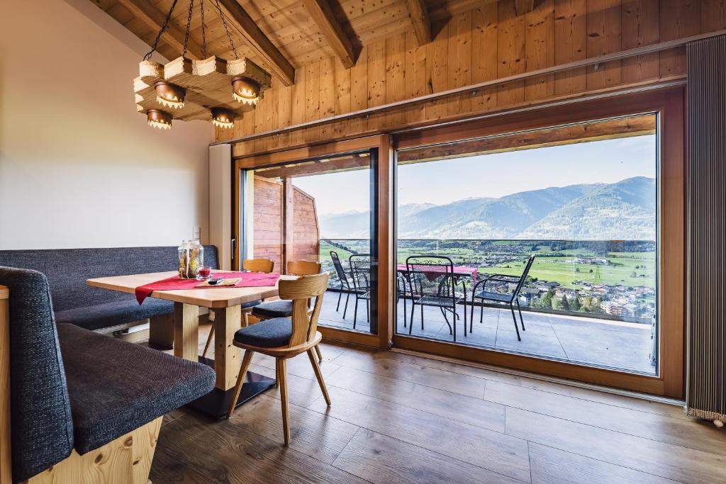 Panorama Hotel Guggenbichl - inkl Sommerkarte, einmaliger Eintritt ins Tauern Spa & bester Ausblick über Kaprun