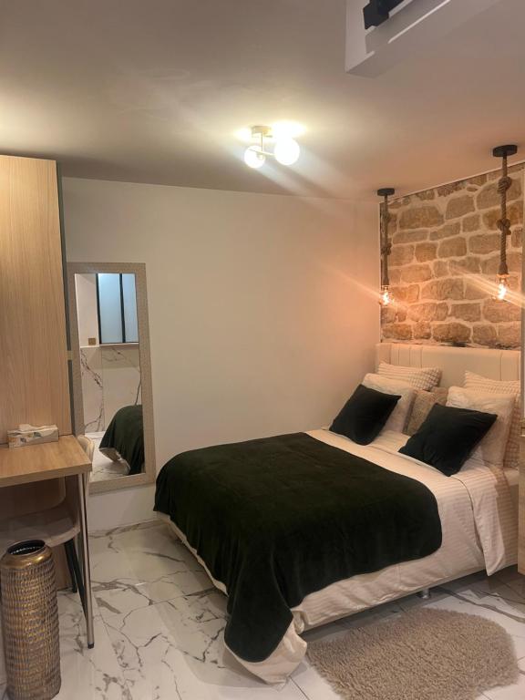 Studio Île Saint Louis 75004 Paris
