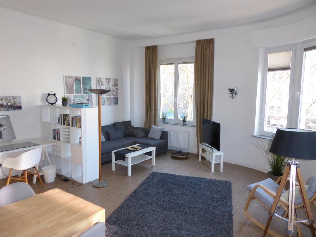 a living room with a couch and a table at Bright & friendly flat in downtown Duisburg - "Miner Mates Home" from revierquartier boutique apartments in Duisburg