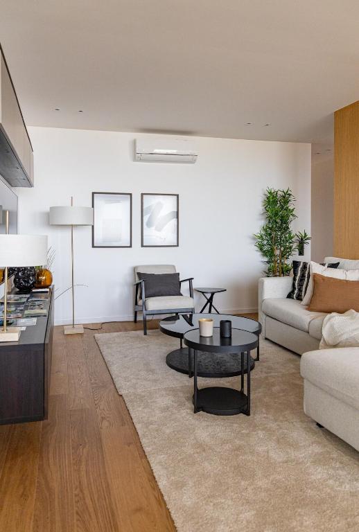 a living room with a couch and a table at Belle Mar by MP in Canidelo