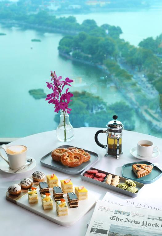 Pacific Club King Room with Lake View