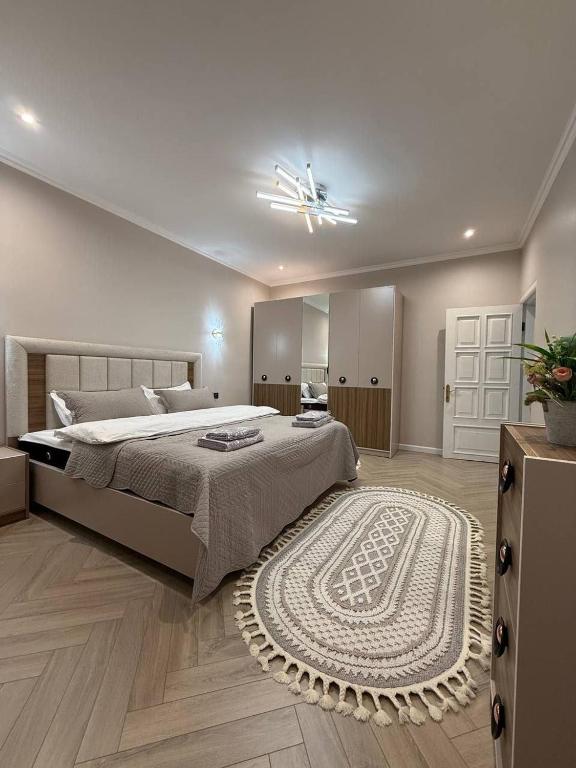 Postel nebo postele na pokoji v ubytování Cozy apartment in Tashkent