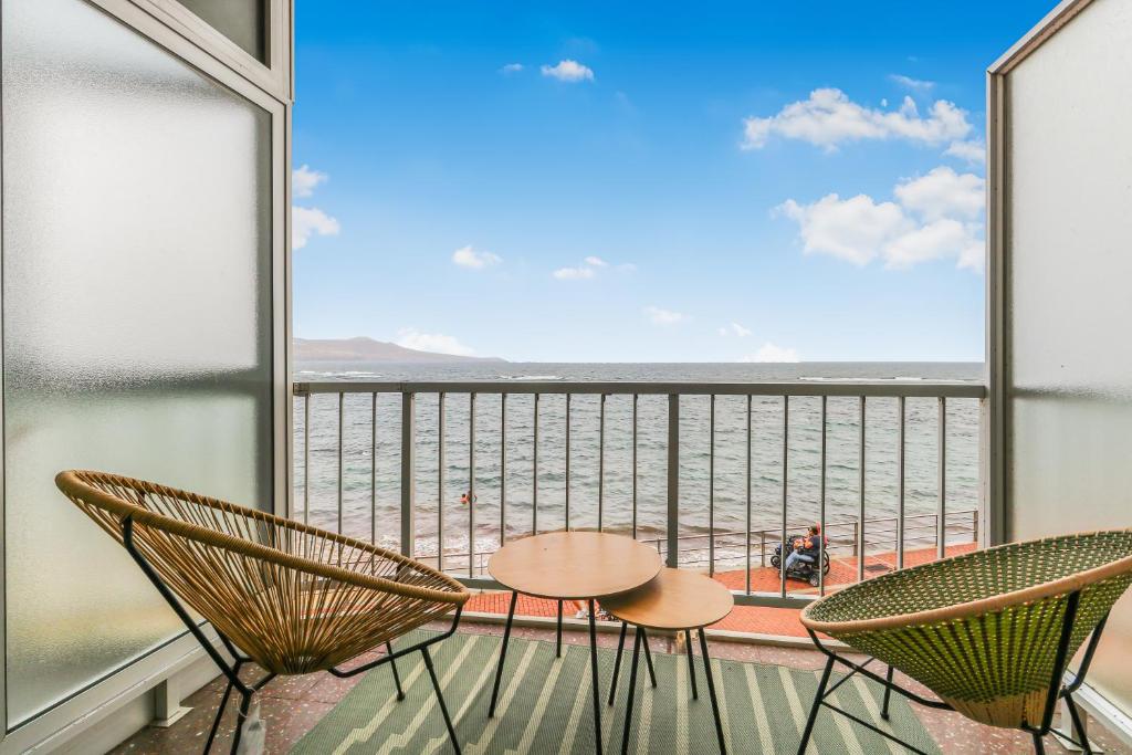Beachside Comfort Las Canteras
