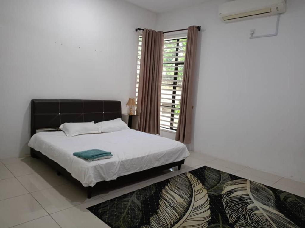 Postel nebo postele na pokoji v ubytování Homestay Kolam Renang Sungai Petani