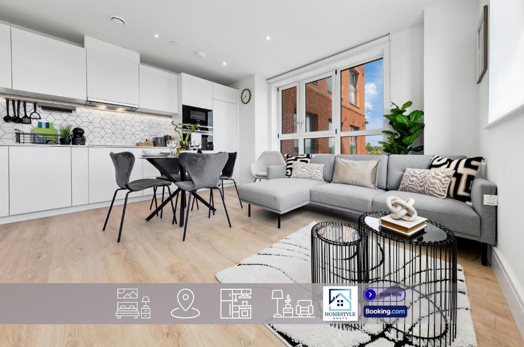 Η κουζίνα ή μικρή κουζίνα στο Stylish 2BDR Apartment By Homestyles Hosts Short Lets & Serviced Accommodation Wimbledon With Free Parking