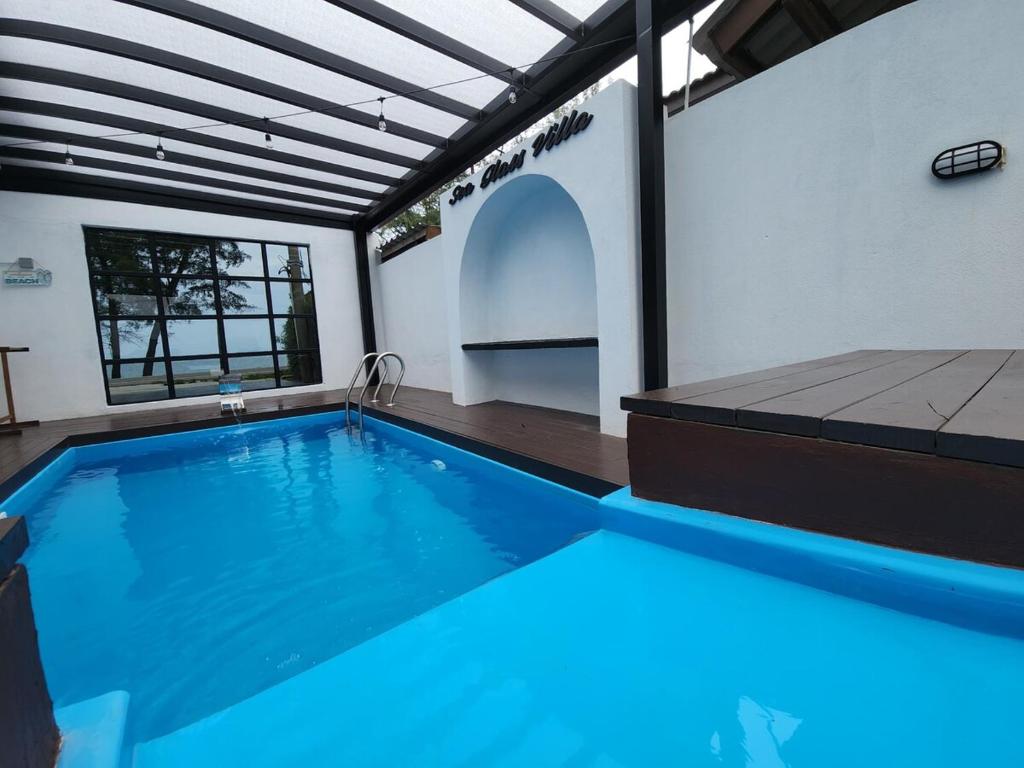 Piscina de la sau aproape de Premium Beachfront Sea Glass Villa with private pool