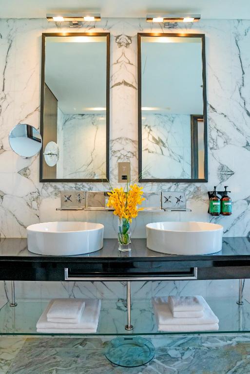 
Deluxe King Room - Includes daily access to Riva Beach Club with free shuttle service
