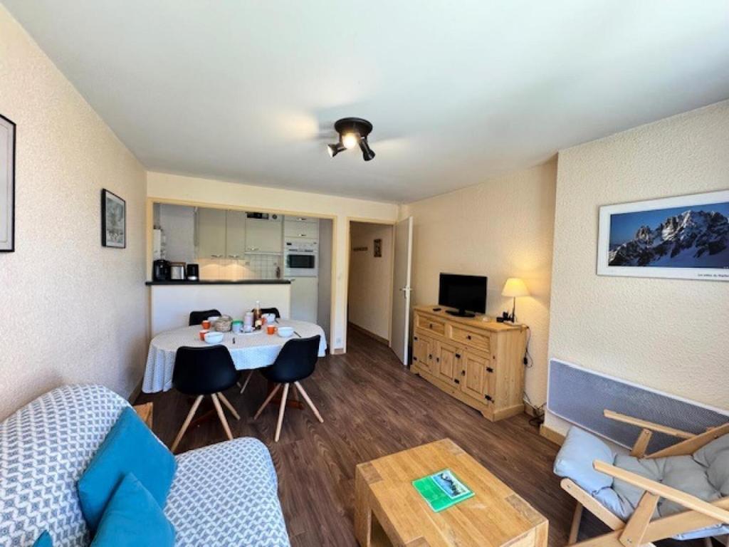 TV a/nebo společenská místnost v ubytování Résidence Plaine Alpe 2 - Appartement · Lumineux · Proche des pistes · Balcon MAE-4763