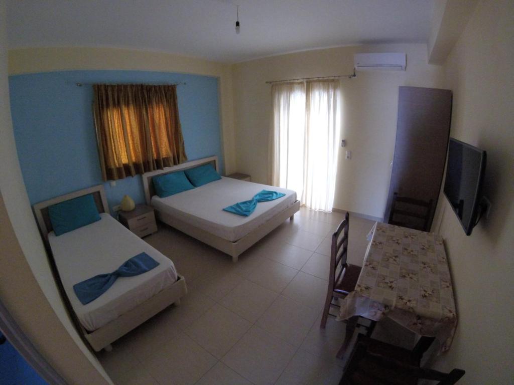 Postel nebo postele na pokoji v ubytování Riviera Rooms