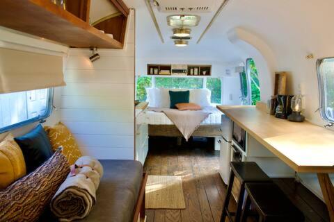 Afbeelding uit fotogalerij van Cozy Airstream Glamping Hammock Fire Pit Vibes in Standish