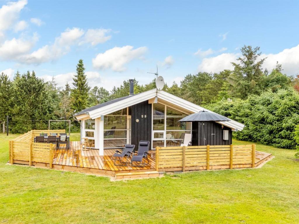 Aed väljaspool majutusasutust Holiday Home Siegrid - 250m from the sea by Interhome