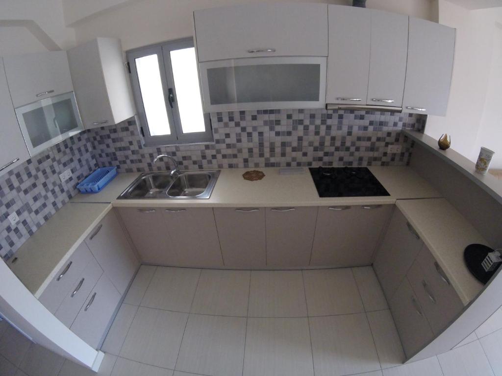 Kuchyň nebo kuchyňský kout v ubytování Riviera Rooms