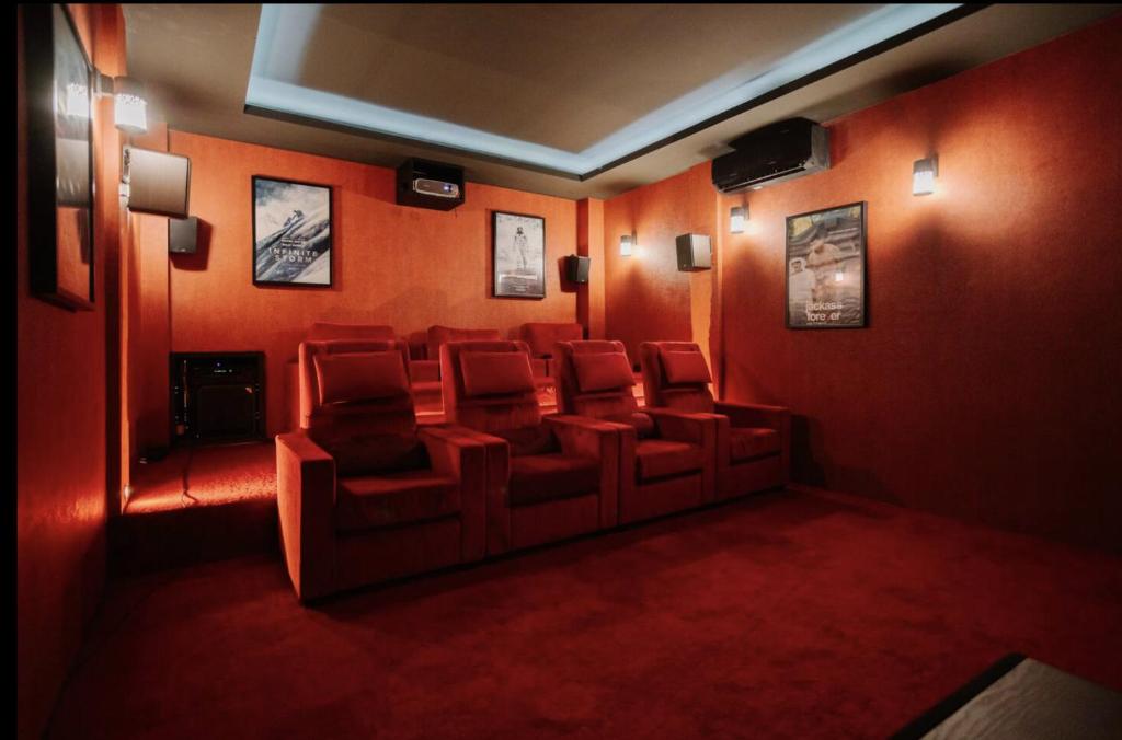 Χώρος καθιστικού στο Palm Villa - Award Winning Modern Luxury & Exclusive Villa