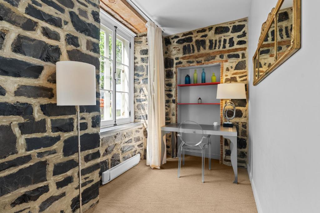 Auberge Place d'Armes - Par Aneyro - Resim 41