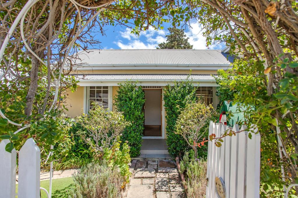 Κήπος έξω από το Waymaker Cottage