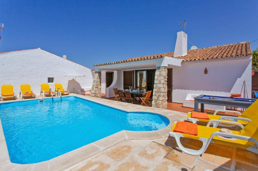 Villa Aveiros by Villa Plus