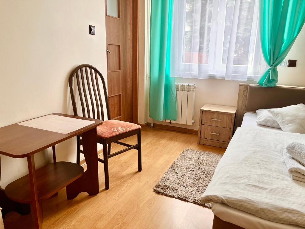 Pod Jarzębiną - Single Room With Garden View