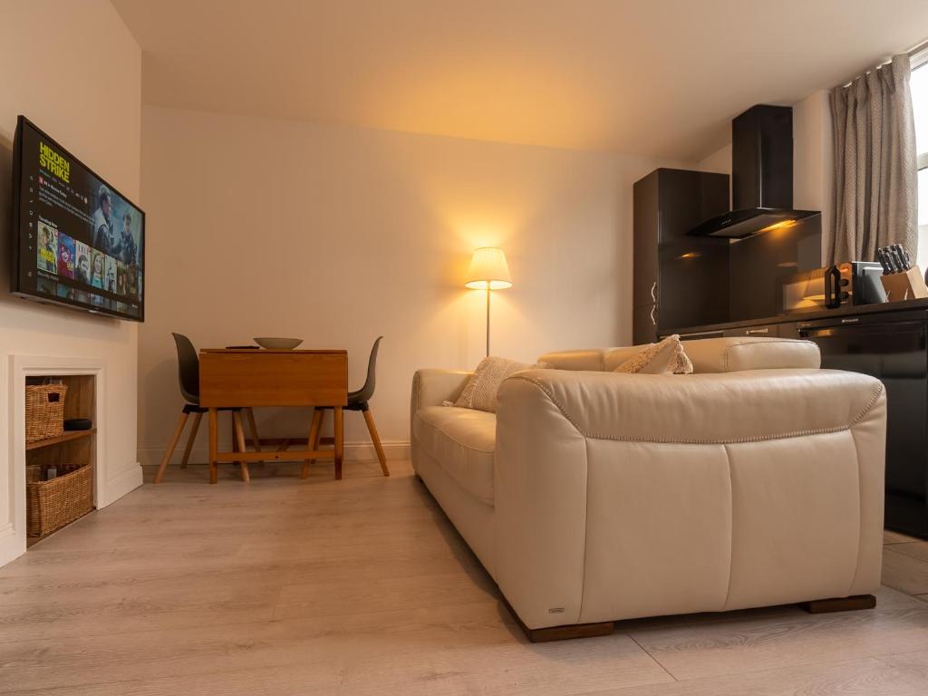Visual Reference: Luxury Ground Floor Modern Flat Close To City With Free