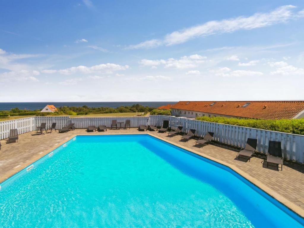 Bazén v ubytování Apartment Sandrine - 400m from the sea by Interhome nebo v jeho okolí
