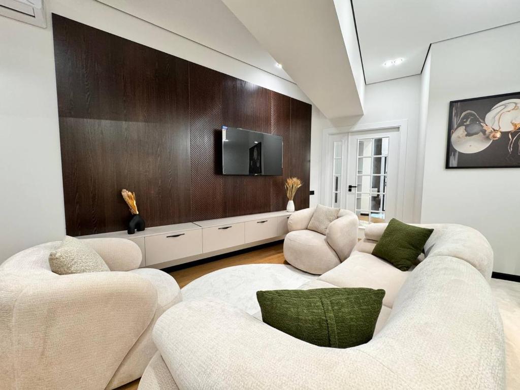 TV/trung tâm giải trí tại Raya Luxury Apartment Nizami street