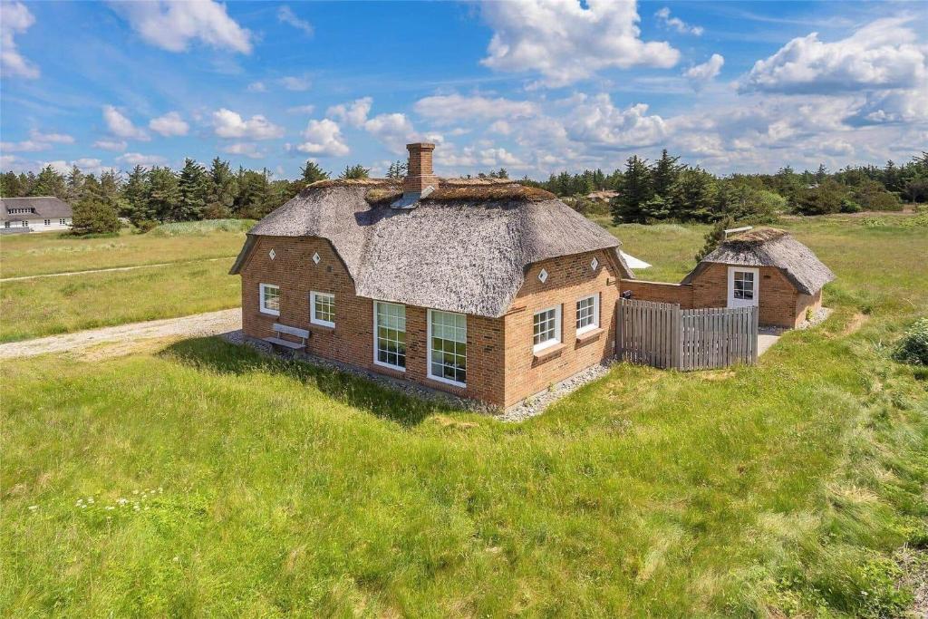 Tòa nhà nơi nhà nghỉ dưỡng tọa lạc