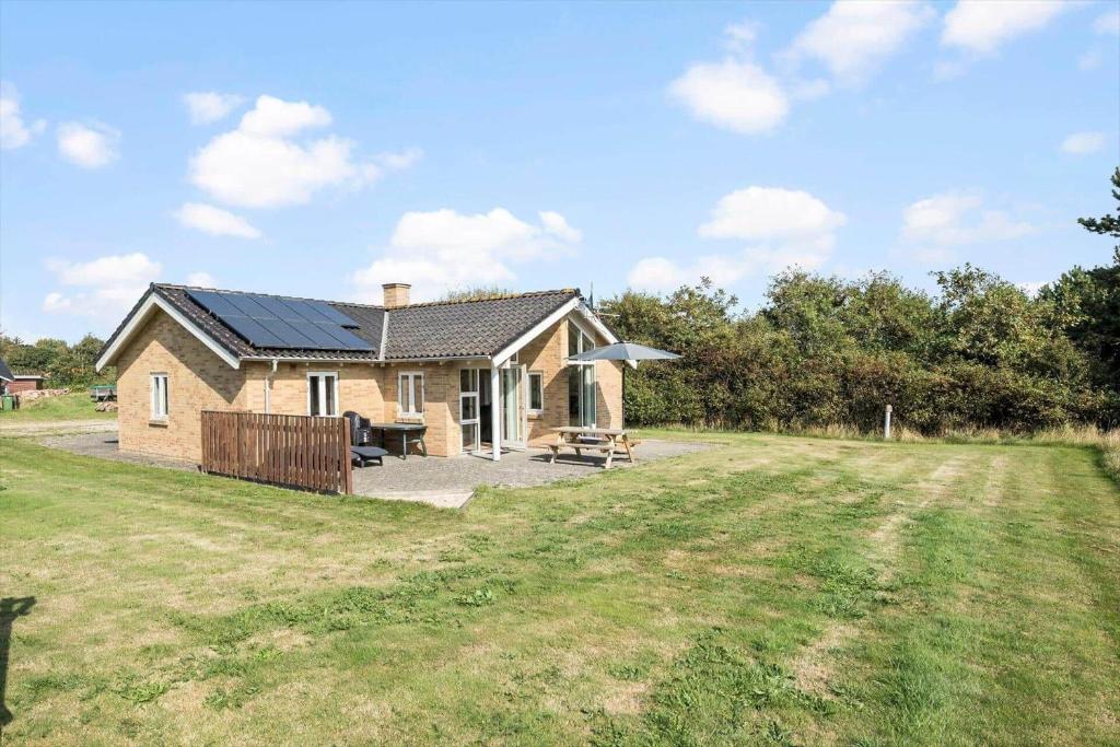 Το κτήριο όπου στεγάζεται  η παραθεριστική κατοικία