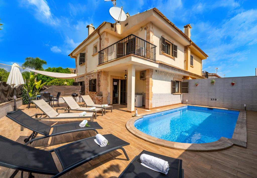 Bazén v ubytování Ideal Property Mallorca - Casa Jordi nebo v jeho okolí