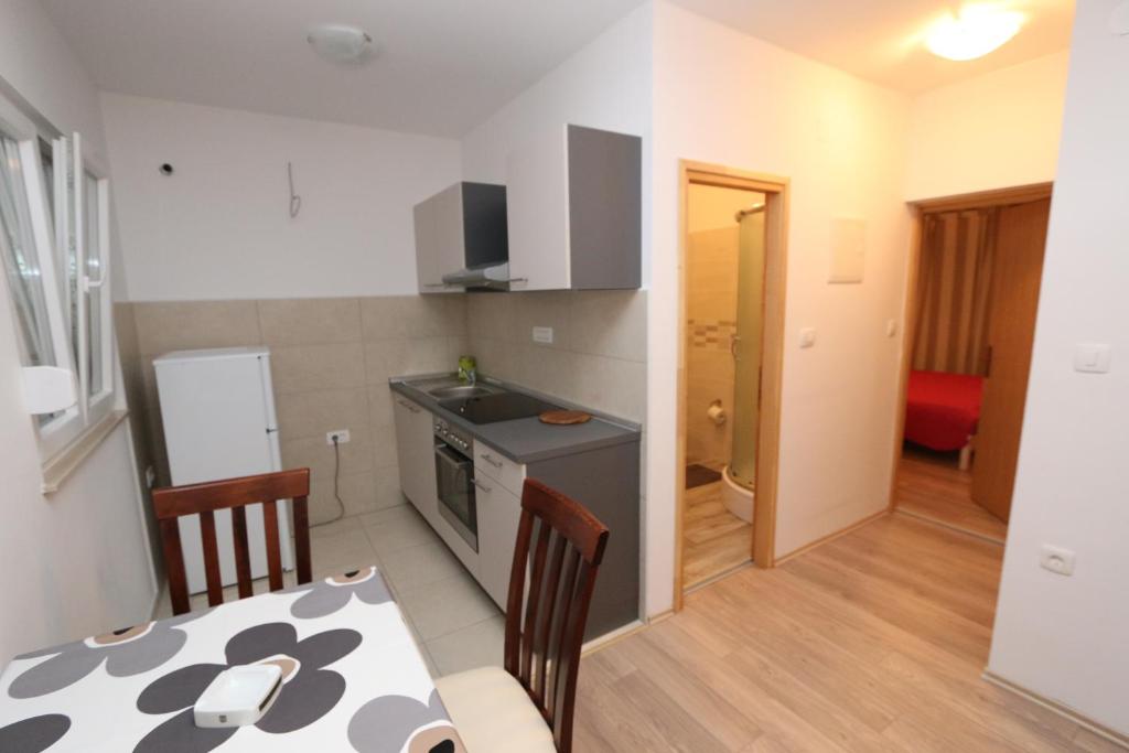 Bed & Breakfast Novalja Inn - Appartement 1 Chambre Avec Balcon