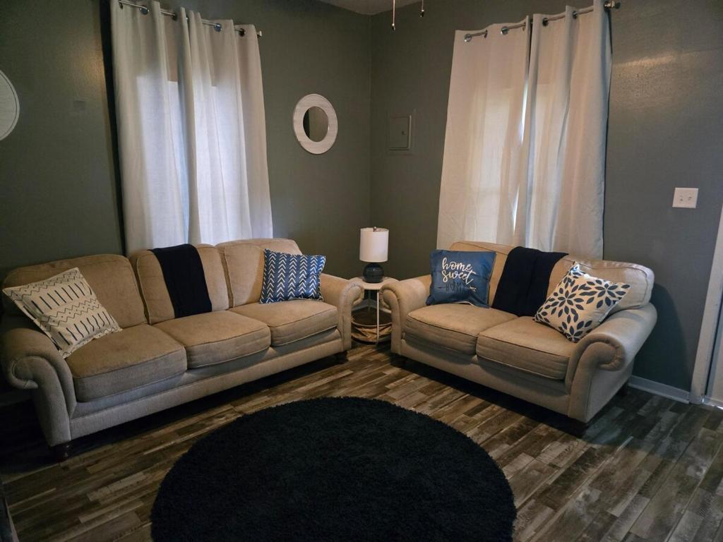 Posezení v ubytování Charmed Getaway