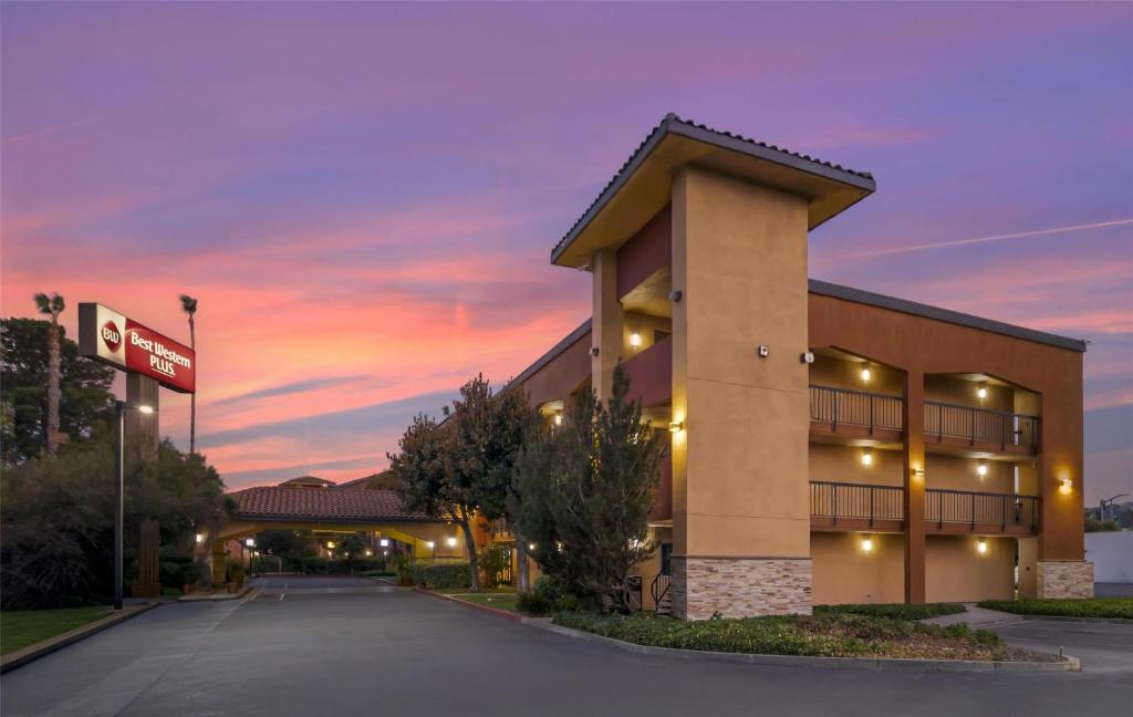 Best Western Plus Pleasanton Inn photo