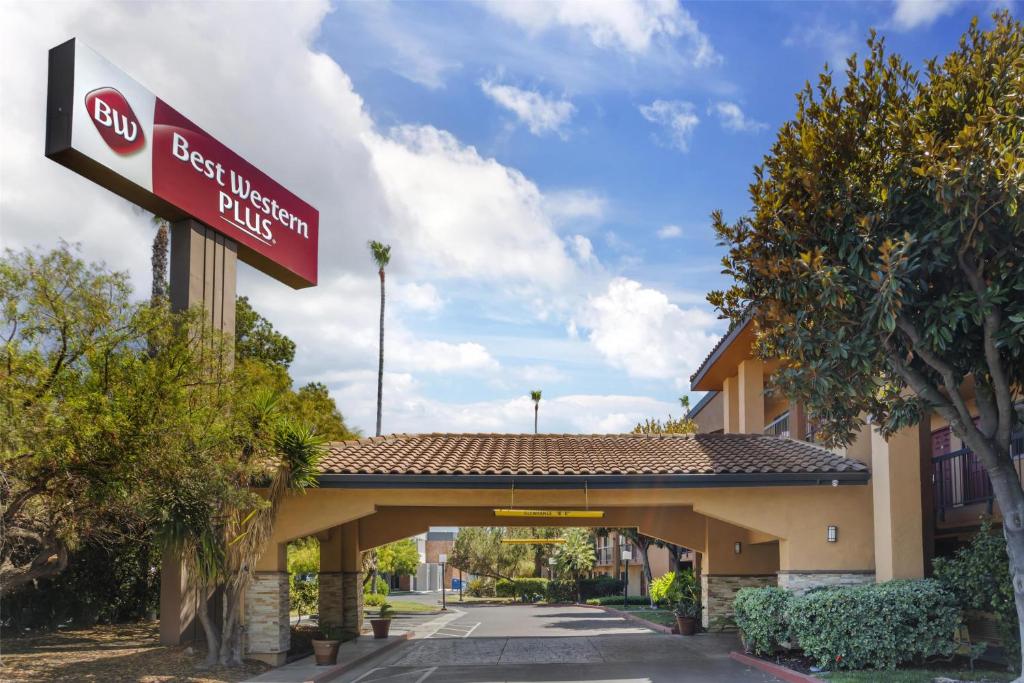 Best Western Plus Pleasanton Inn photo