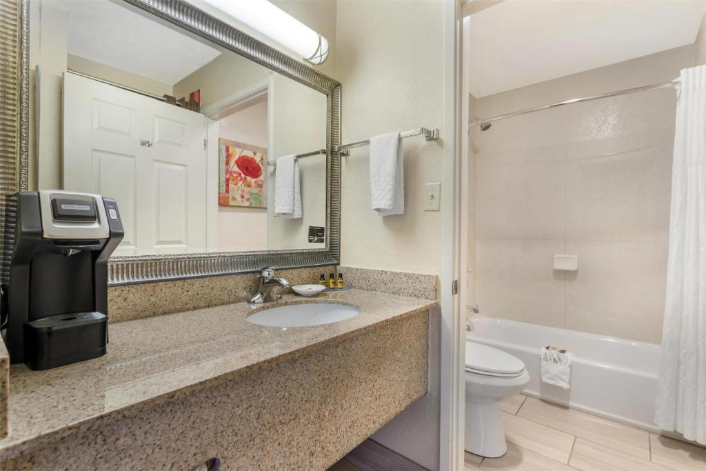 Best Western Plus Pleasanton Inn photo