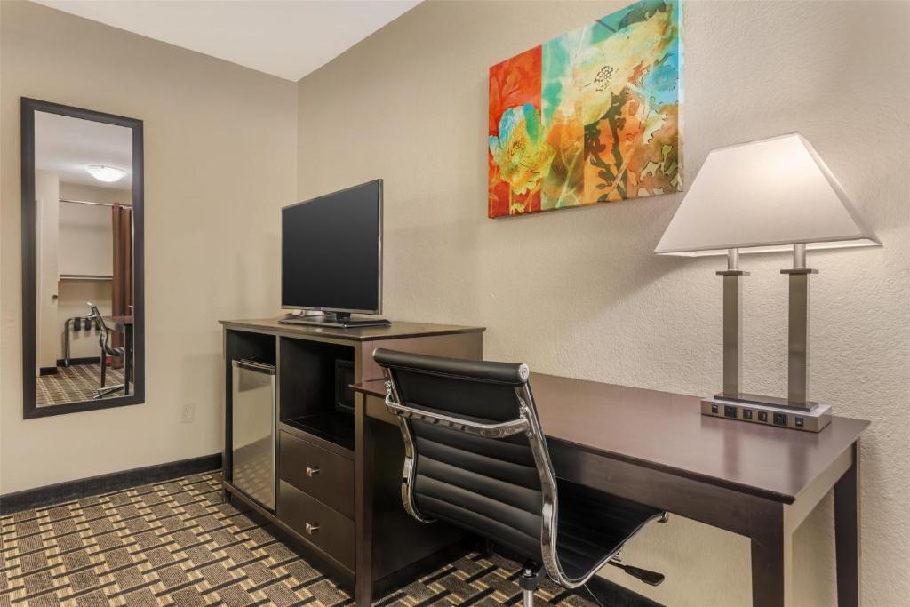 Best Western Plus Pleasanton Inn photo