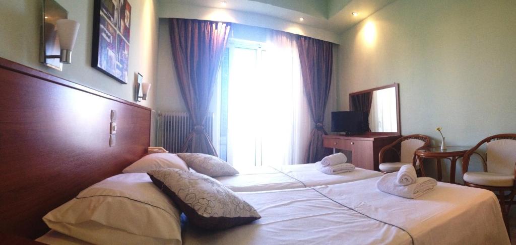 Postel nebo postele na pokoji v ubytování Souris Hotel