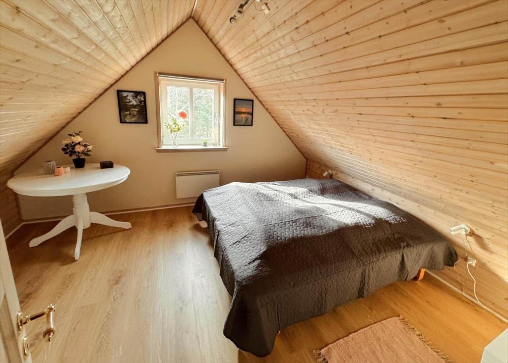 Giường trong phòng chung tại 40717-Ulfborg-Hagevej-51