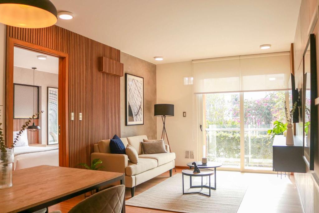 Et opholdsområde på Upscale 2BR with Balcony in Barranco