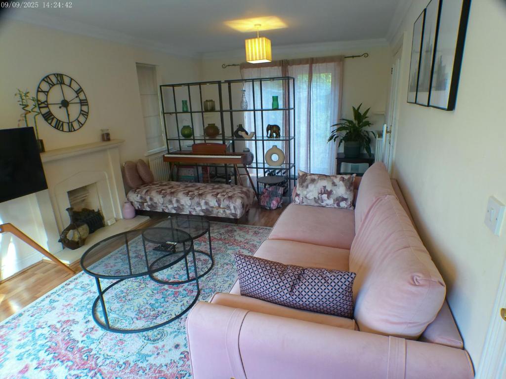Χώρος καθιστικού στο Stylish home on quiet street