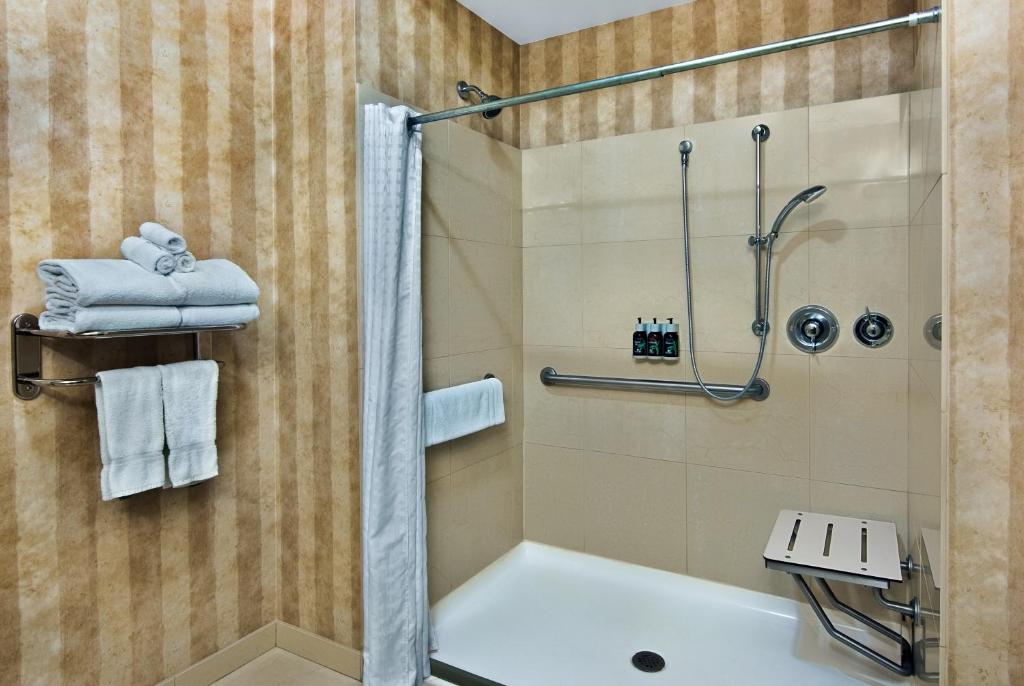 Oxford Suites Boise photo