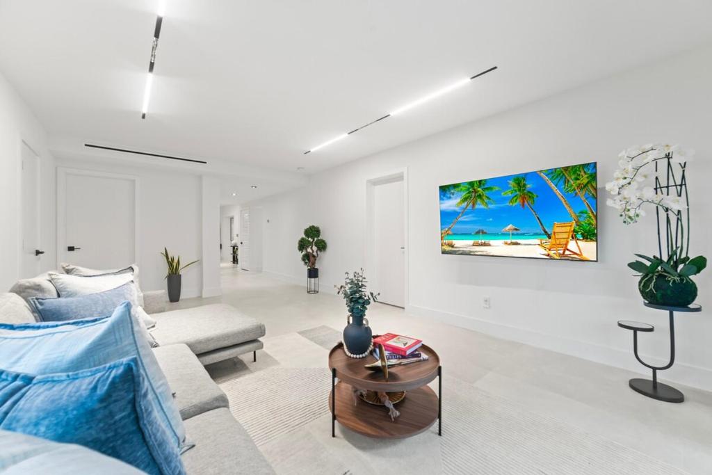 a living room with a couch and a table at Family Fun Haven Pool, Mini Golf and More L78 in Miami