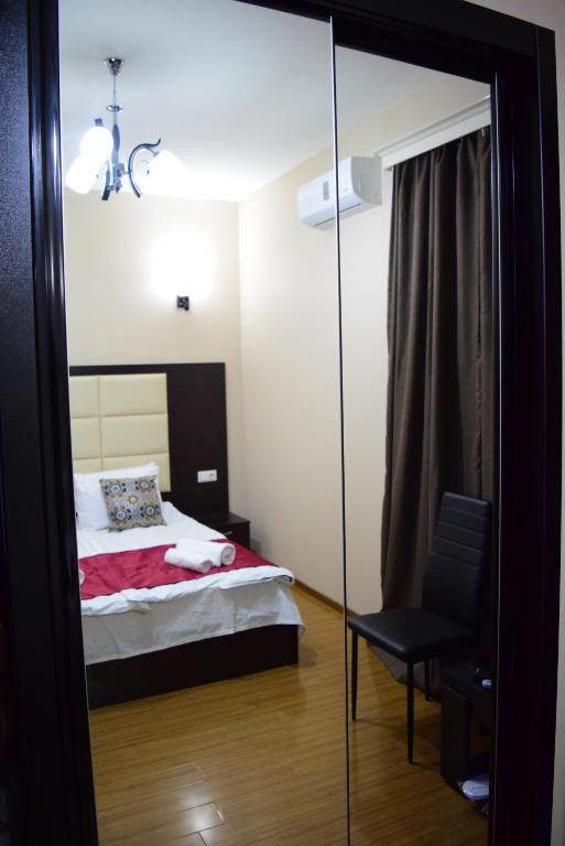 Postel nebo postele na pokoji v ubytování Hotel White Neptun Georgia Tbilisi