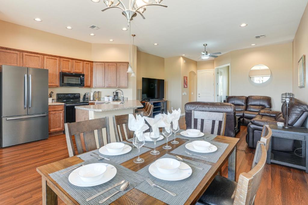 Η κουζίνα ή μικρή κουζίνα στο 7 Mi to Watson Lake Prescott Valley Home with Patio