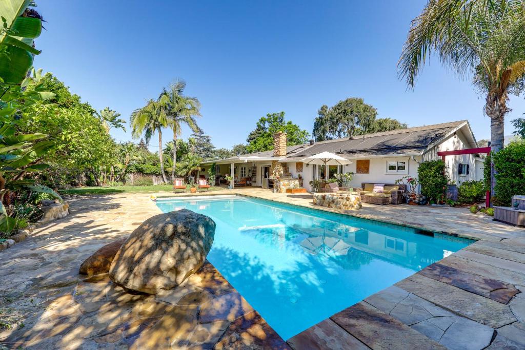Bazén v ubytování Santa Barbara Vacation Rental with Pool and Hot Tub! nebo v jeho okolí