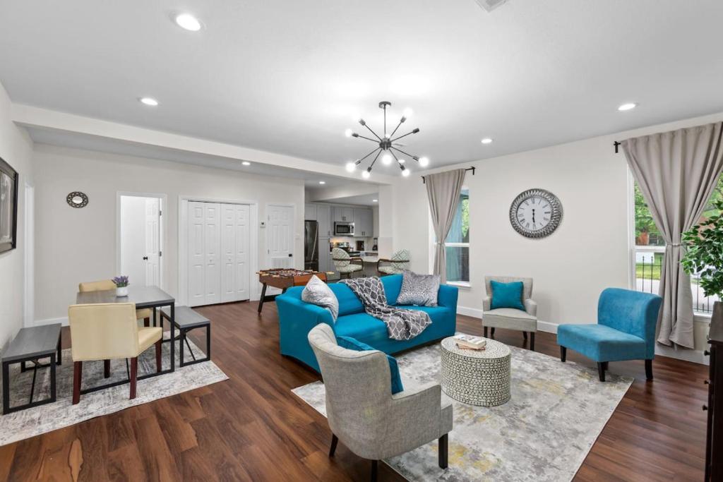 a living room with a blue couch and a table at Gated 2BR Near Med Center NRG MD Anderson DT in Houston