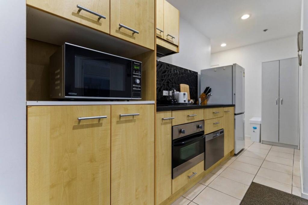 Central Abode with Free Parking - Skyline views - Resim 9