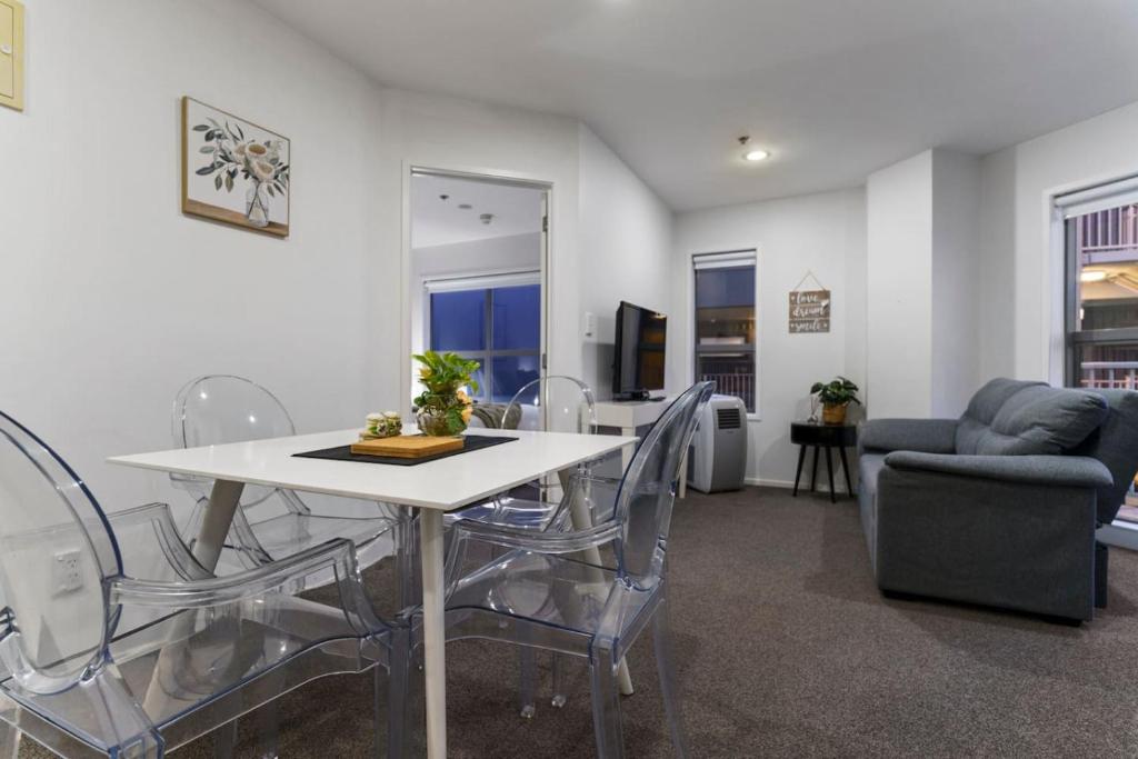 Central Abode with Free Parking - Skyline views - Resim 14