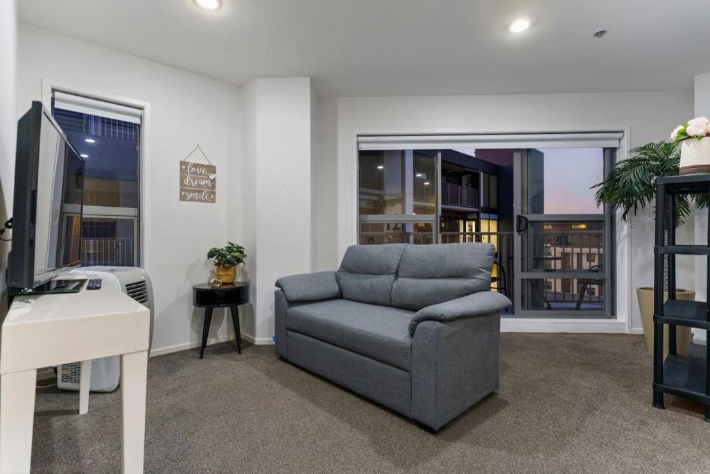 Central Abode with Free Parking - Skyline views - Resim 17