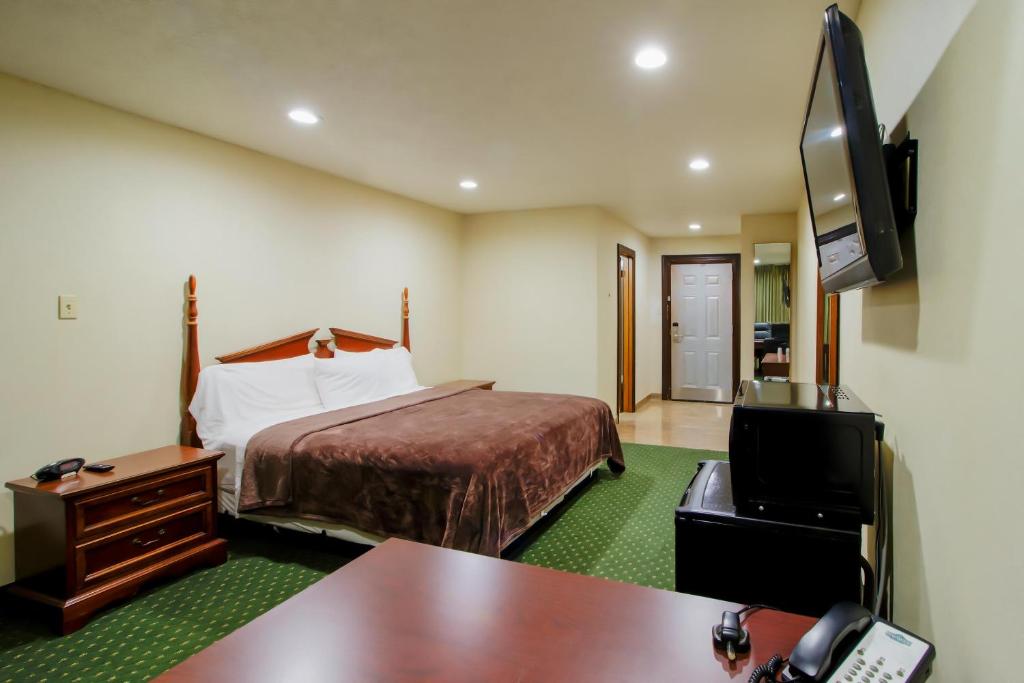 OYO Pinewood Inn & Suites Silsbee - Deluxe Kamer Met Kingsize Bed