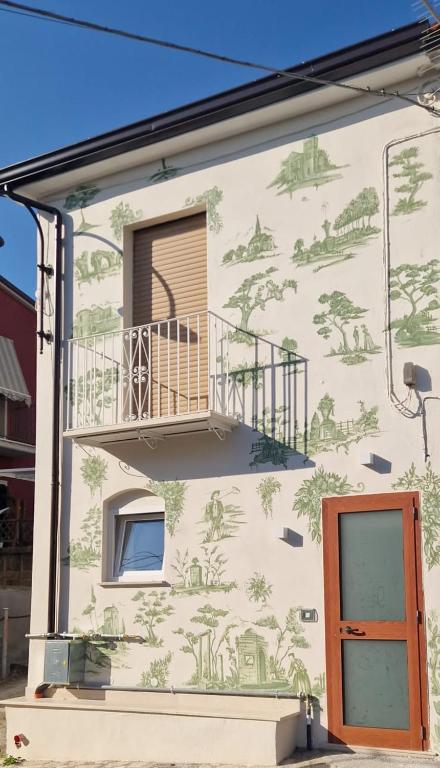 a mural on the side of a building with a balcony at CB Apartments in Bonito